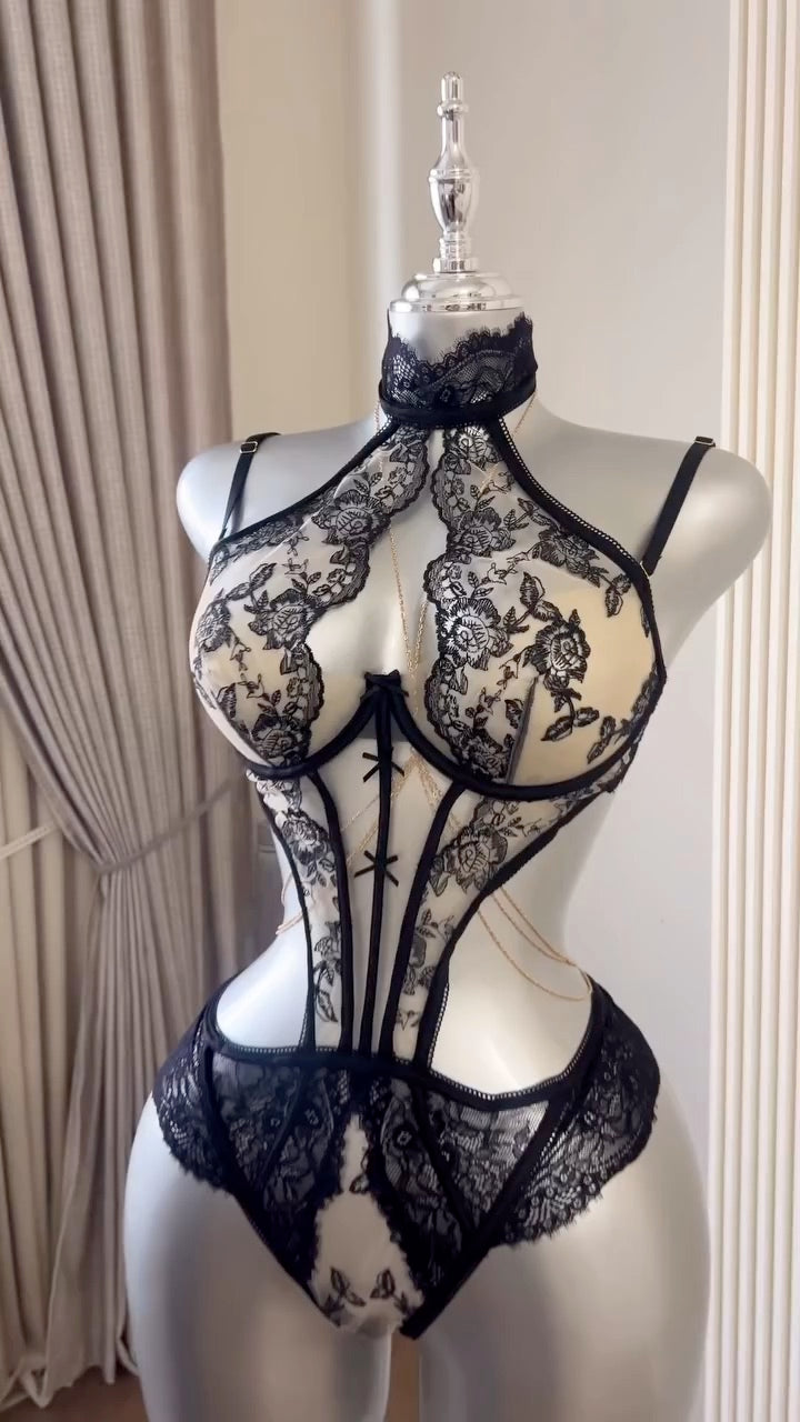 Ensemble Noir Velours sur mannequin